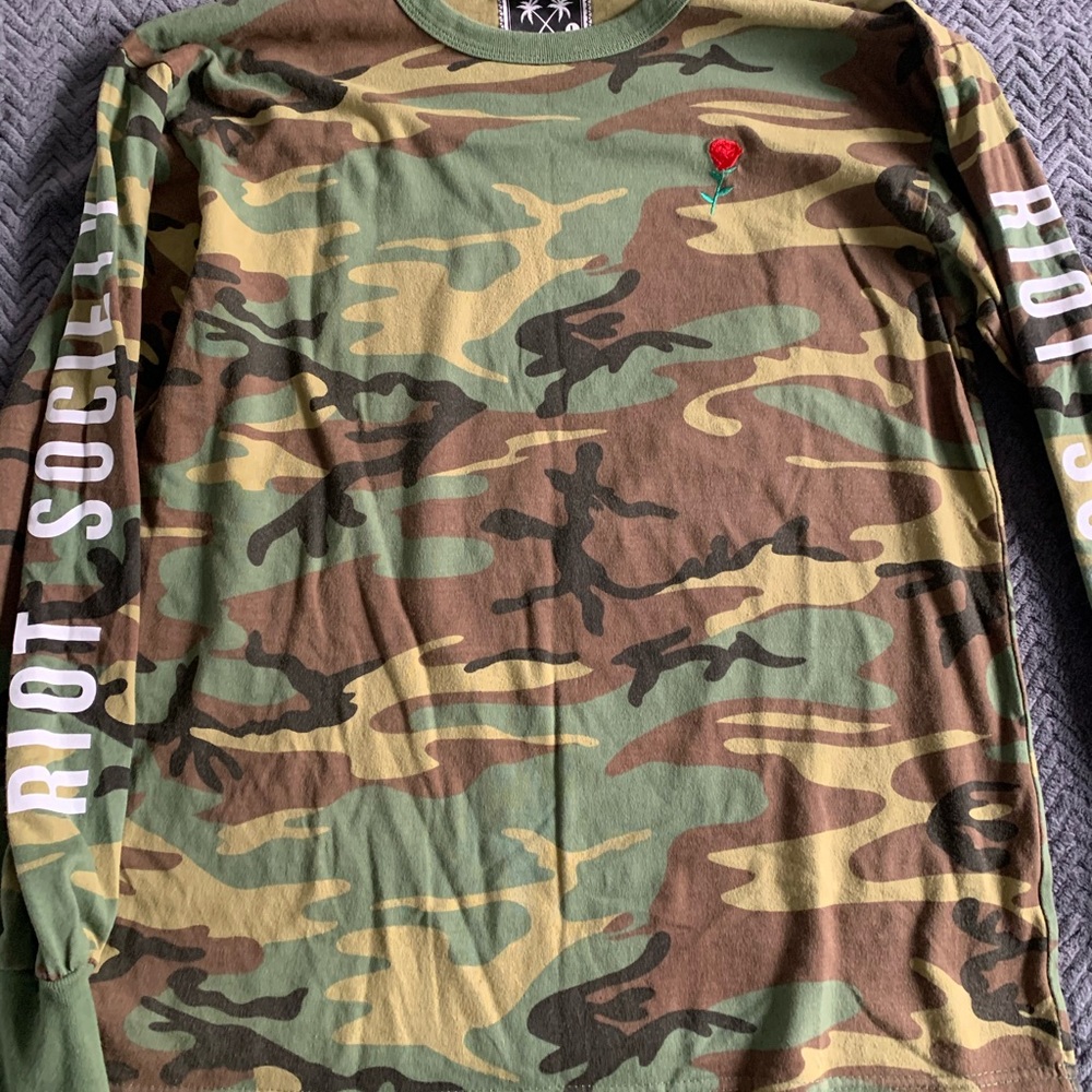 Men’s riot society long sleeve shirt Large